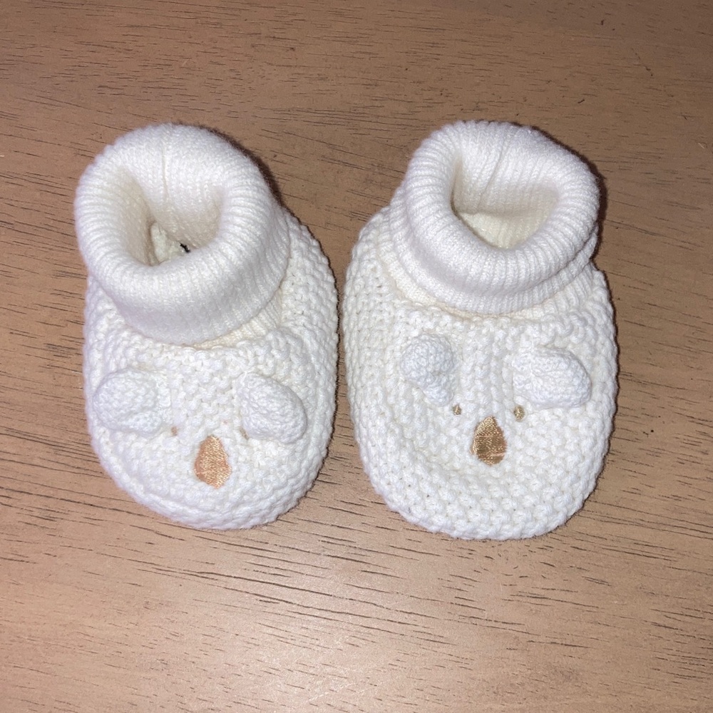 #188. 🆕 NWOT - Carter’s - Koala Bear Knit Baby Booties - Cozy Kids Shoes